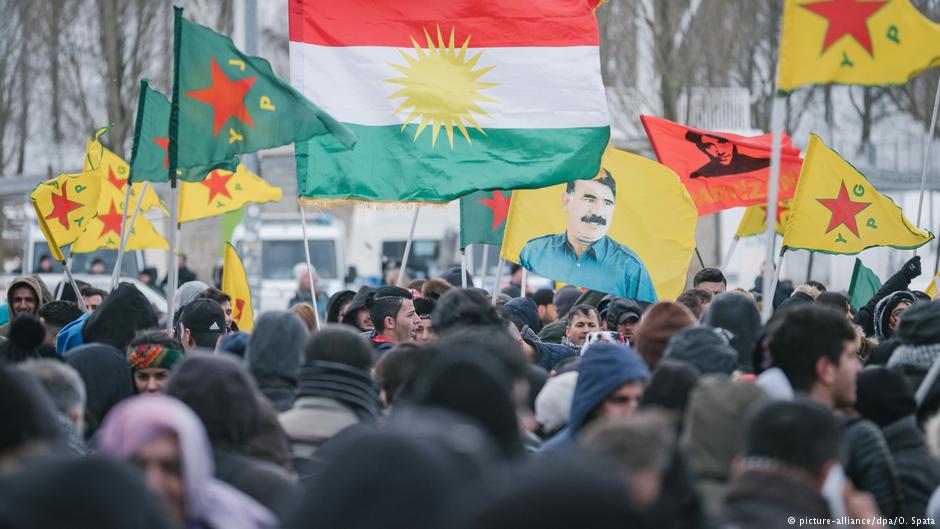 نحو 11 ألف كردي تظاهروا في مدينة هانوفر الألمانية (مارس/ آذار 2018) ضد سياسة الرئيس التركي إردوغان في مناطق الأغلبية الكردية بشمال سوريا. 