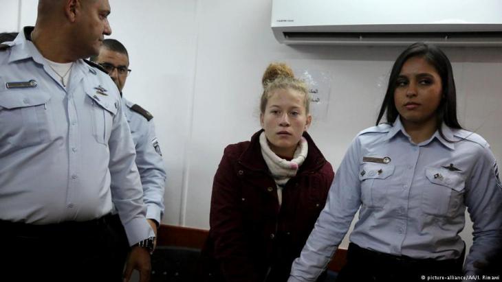 Ahed Tamimi appears before an Israeli military tribunal in Ramallah (photo: picture-alliance/AA)