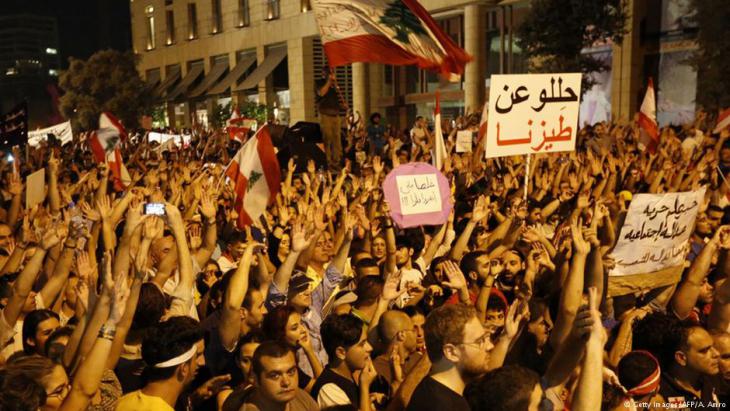 Protesting against the rubbish crisis and political corruption in Lebanon in summer 2015 (photo: Getty Images/AFP)