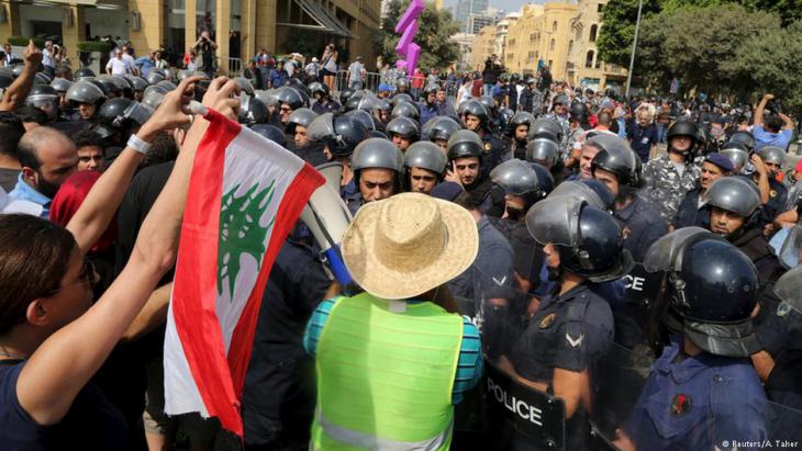 Protesting against the rubbish crisis and political corruption in Lebanon in summer 2015 (photo: Reuters)