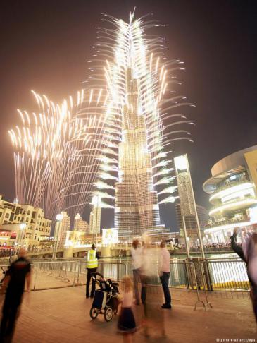 Dubaiʹs Burj Khalifa light show (photo: dpa/picture-alliance)