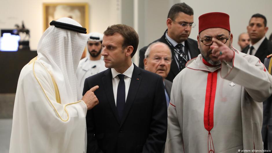  الملك المغربي محمد السادس والرئيس الفرنسي إيمانويل ماكرون في اقتتاح متحف اللوفر في أبو ظبي بالإمارات العربية المتحدة.