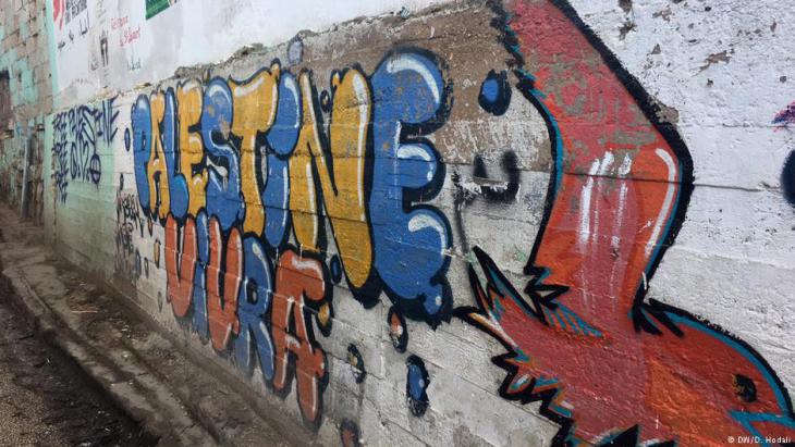 Graffiti on a wall in the Palestinian refugee camp Burj el-Barajneh, Lebanon  (photo: Diana Hodali/DW)
