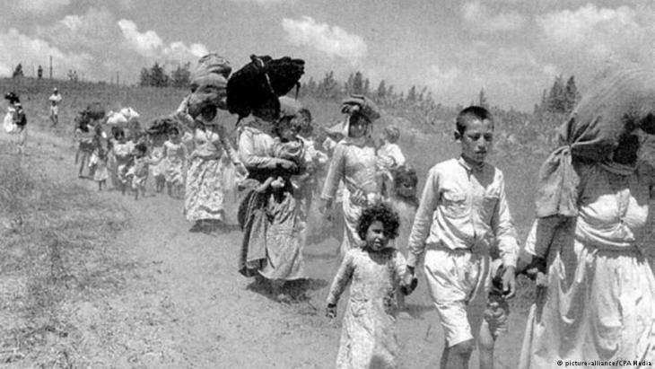 Palestinians fleeing their homes in 1948 (photo: picture-alliance/CPA Media)