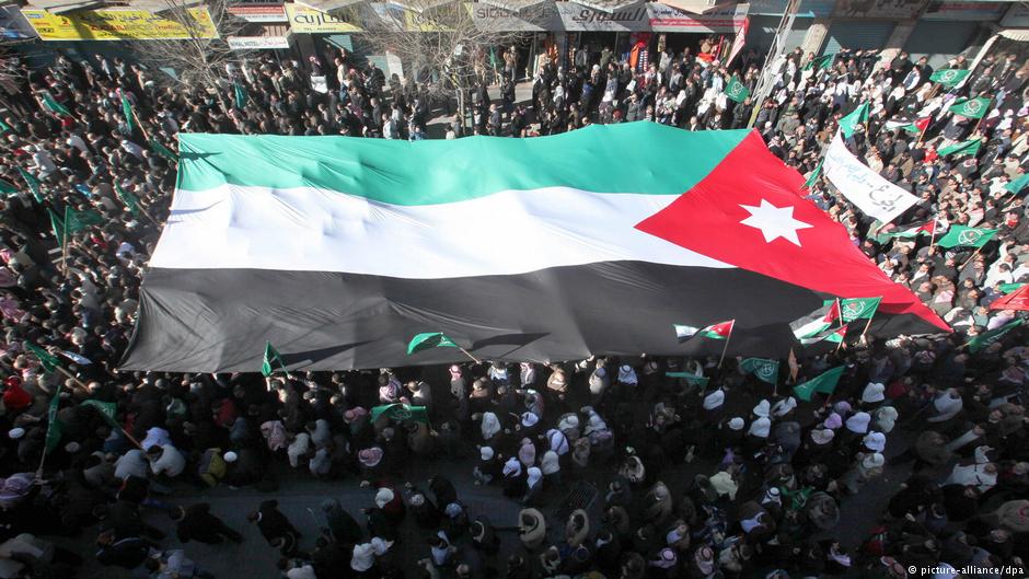 احتجاجات شعبية في عمان - الأردن - ضد مشروع قانون ضريبة الدخل.