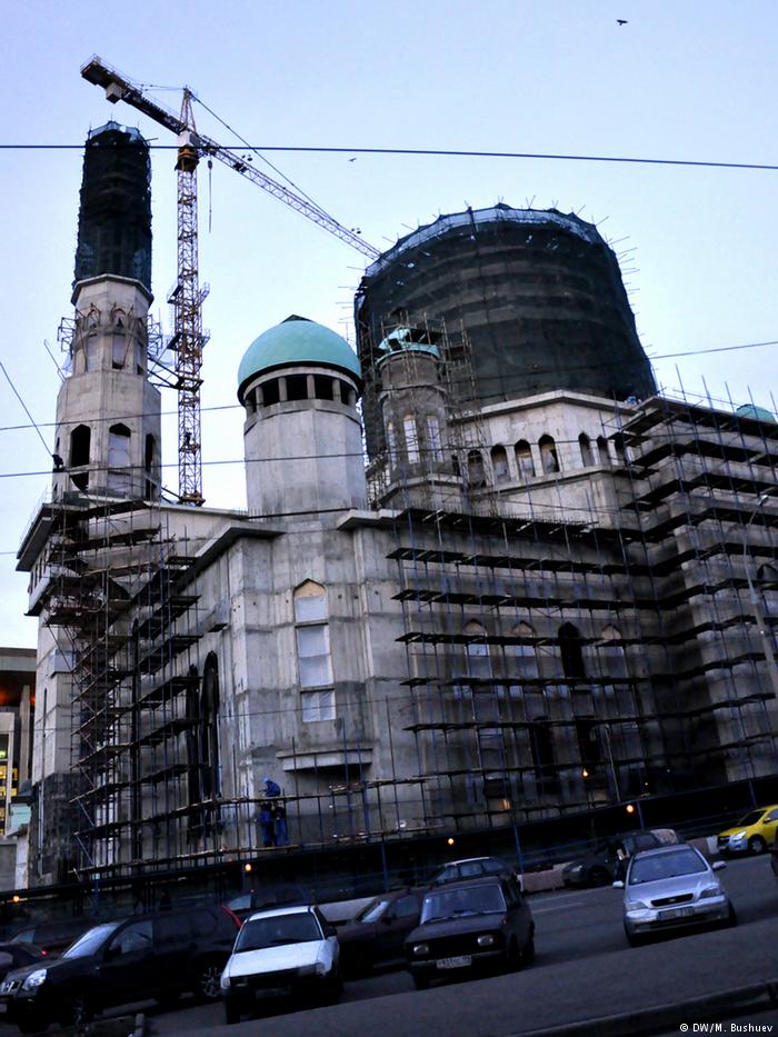 مسجد موسكو الكبير يبهر مشجعي مونديال روسيا 2018 - بضخامته وتاريخه الممتد لأكثر من قرن من الزمان