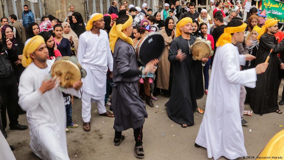 Sufis celebrate the birth of Imam Al Hussain in Cairo's Sayeda Zeinab district (photo: DW/M. Hassanein Hamady)