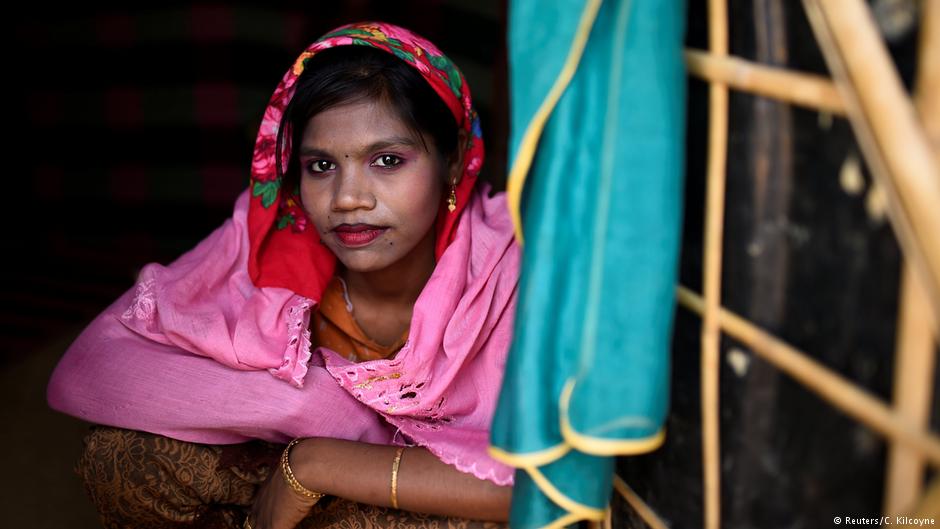 A Rohingya refugee girl named Sakila Begum, aged 15, poses for a photograph as she wears thanaka paste at Jamtoli camp in Cox's Bazaar, Bangladesh, 1 April 2018 (photo: Reuters/Clodagh Kilcoyne)