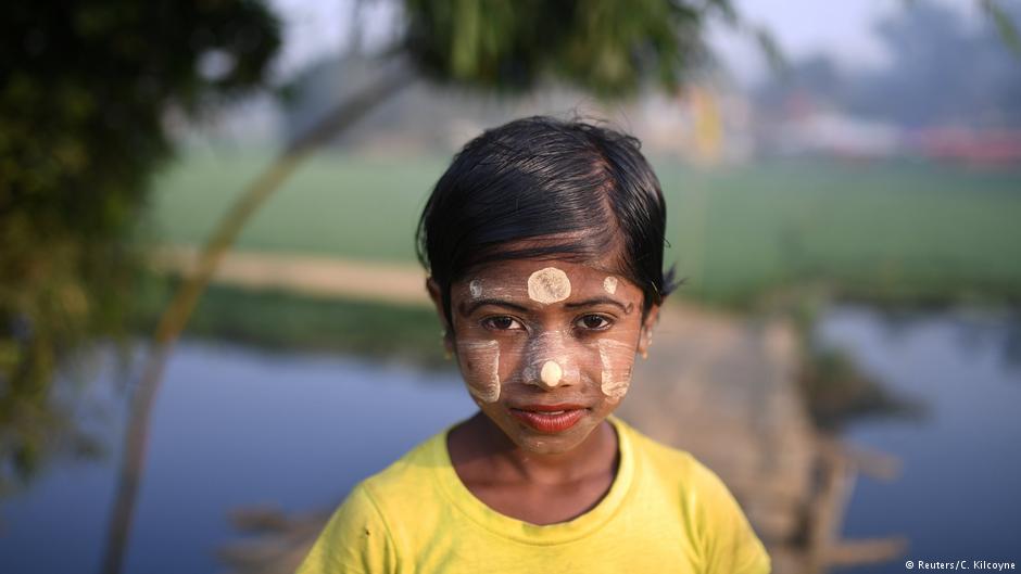 A Rohingya refugee girl named Zannat Ara, aged 10, poses for a photograph as she wears thanaka paste at Balukhali camp in Cox's Bazaar, Bangladesh, 30 March 2018 (photo: Reuters/Clodagh Kilcoyne)