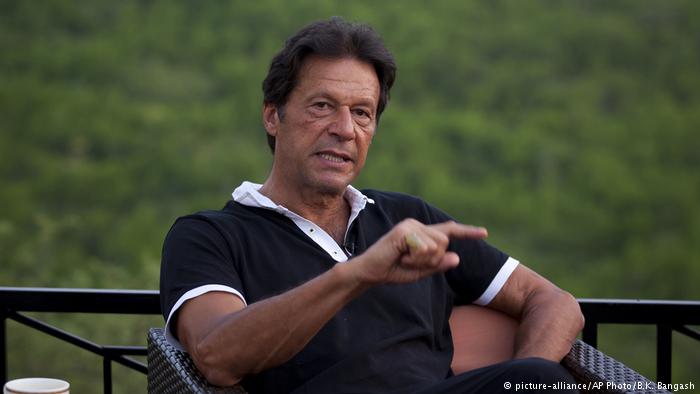 Imran Khan, leader of Pakistan's Tehreek-e-Insaf (PTI) party (photo: picture-alliance/AP Photo/B. K. Bangash)