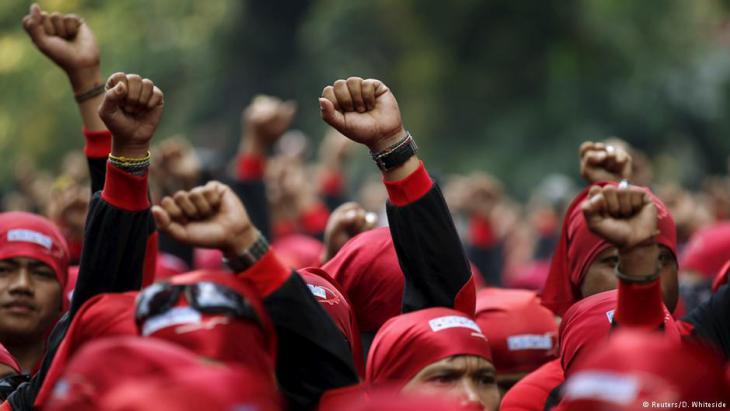 Indonesian union members protest government austerity measures (photo: Reuters)