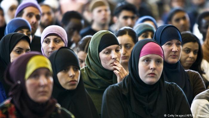 توزع المسلمين في ديموغرافية أوروبا لخلفيات سياسية وتاريخية وللبحث عن سبل الحياة المعيشية