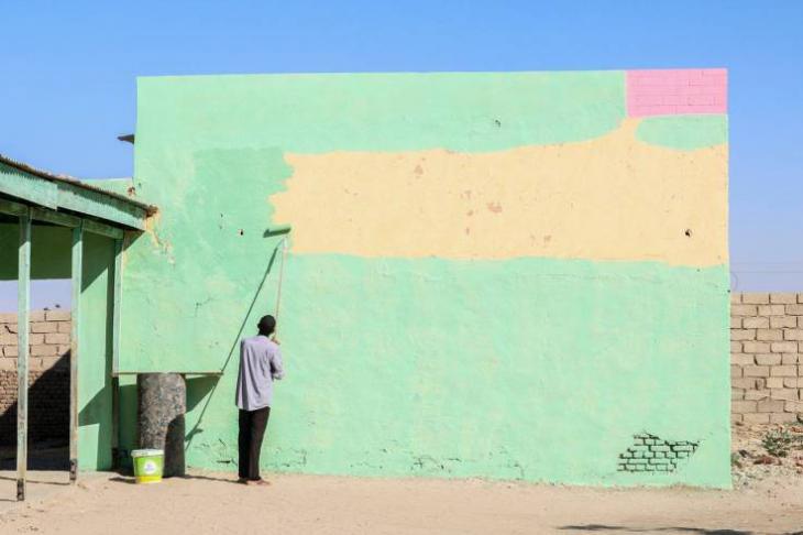 عمل تطوعي (طلاء الجدران) في عاصمة السودان - الخرطوم.