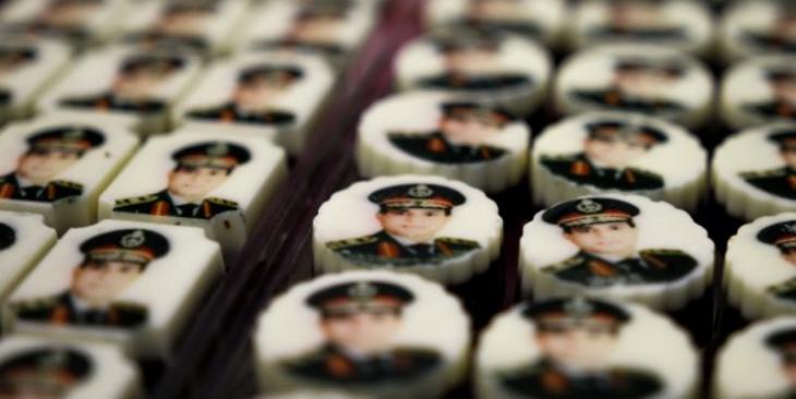Chocolates bearing Sisiʹs image in a confectionerʹs in Garden City, Cairo (photo: picture-alliance/dpa/Sebastian Backhaus)