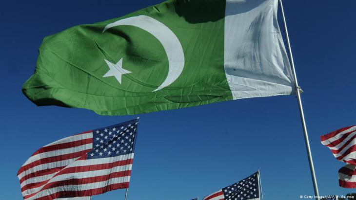 U.S. and Pakistani flags (photo: AFP/Getty Images/M. Ralston)