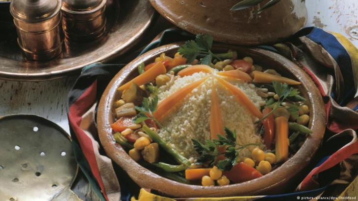 Moroccan tagine with couscous (photo: picture-alliance/dpa)