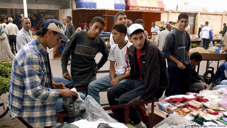 Street vendors in Algeria (photo: DW)