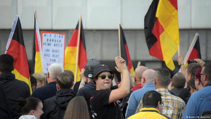 مظاهرة لليمين المتطرف في مركز مدينة كيمنتس - ألمانيا.  Foto: Reuters/M. Rietschel