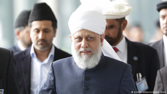 Hadhrat Mirza Masroor Ahmad, the fifth caliph of the Muslims and head of the global Muslim community, Ahmadiyya Muslim Jamaat (photo: dpa/picture-alliance)