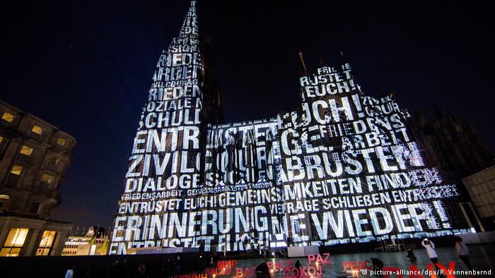 Illumination at Cologne Cathedral (photo: picture-alliance/dpa/R. Vennenbernd)