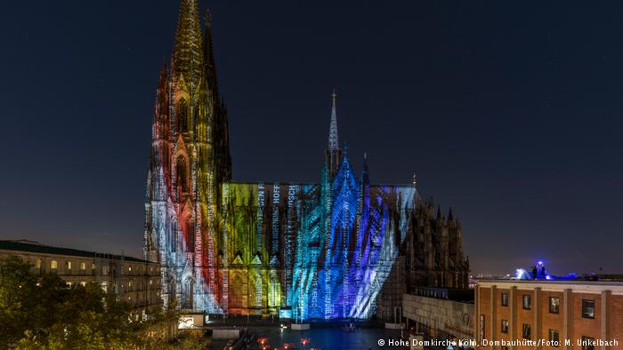 Cologne cathedral illumination by media artists Detlef Hartung & Georg Trenz (photo: M. Unkelbach)