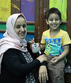 Fatima el-Mutahar with her son Fatima el-Mutahar with her son (photo: Goethe-Institut/Sandra Wolf)