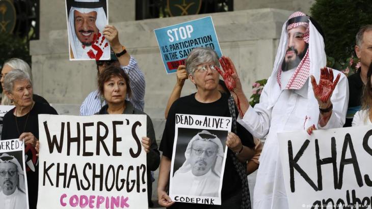 Protesters in Washington demand answers regarding the suspected murder of missing Saudi journalist Khashoggi (photo: picture-alliance/AP)