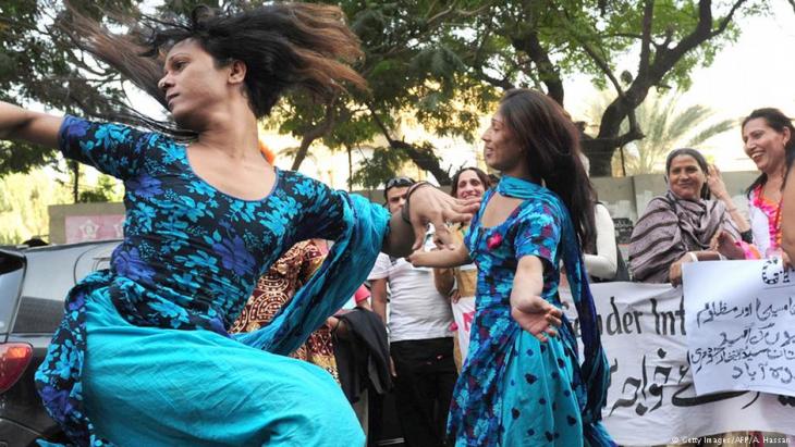 Transsexual demonstration in Karachi in December 2010 (photo: Getty Images/AFP/A. Hasan)