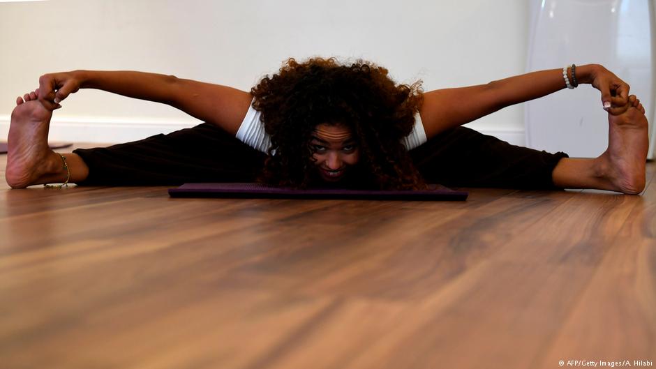 Yoga enthusiast Yasmin Machri practices at a studio in the western Saudi Arabian city of Jeddah on 7 September 2018 (photo: AFP/Getty Images/A. Hilabi)
