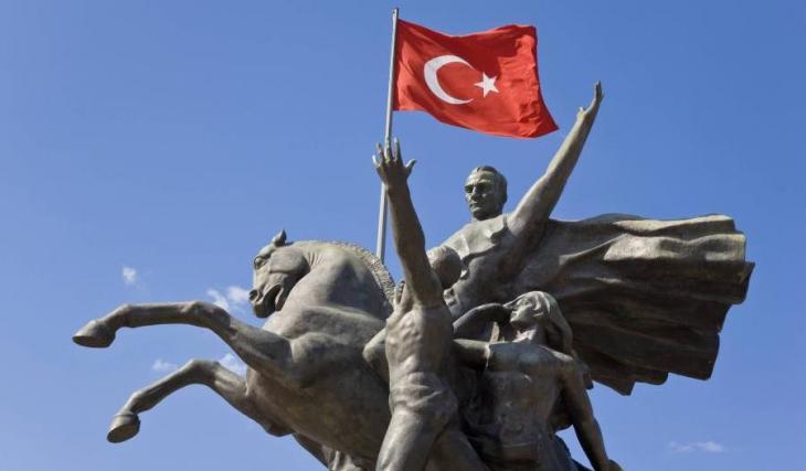 Statue of Ataturk in Antalya (photo: Reuters)