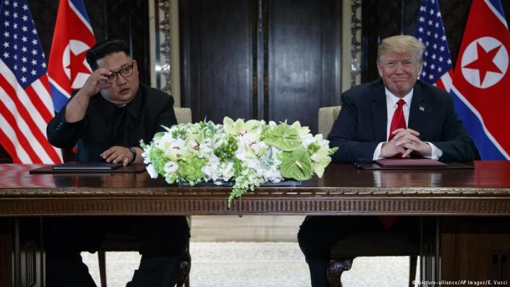 Donald Trump and Kim Jong Un on 12 June 2018 during the North Korea summit in Singapore (photo: picture-alliance/AP)