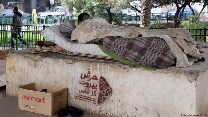 Ein obdachloser Libanese am Rande eines Parks in Beirut; Foto: Getty Images/AFP