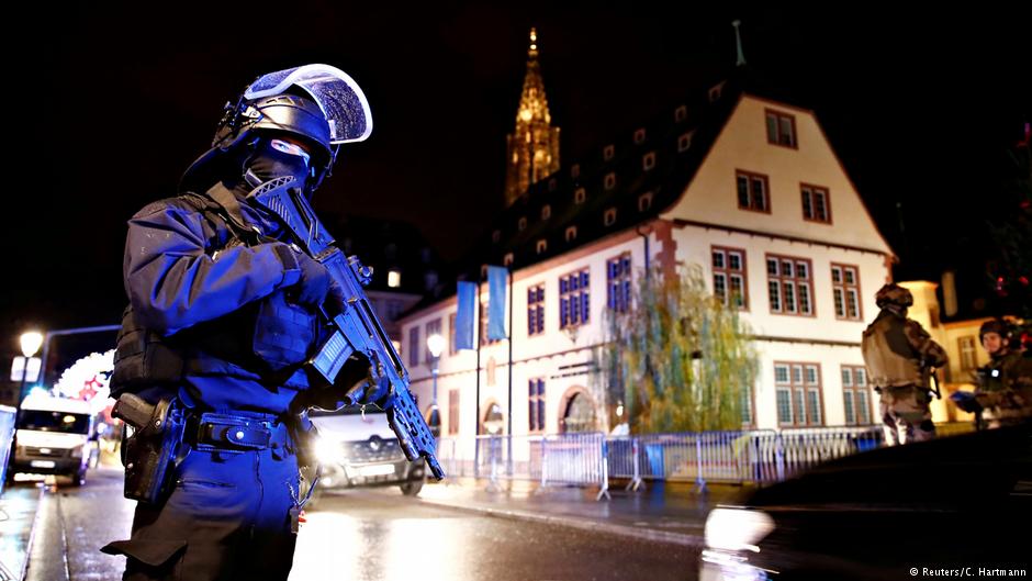 Attentat in Straßburg مهاجم سوق الميلاد في ستراسبورغ شرقي فرنسا قتل ثلاثة أشخاص وله سجل جنائي طويل وجرائم سطو 