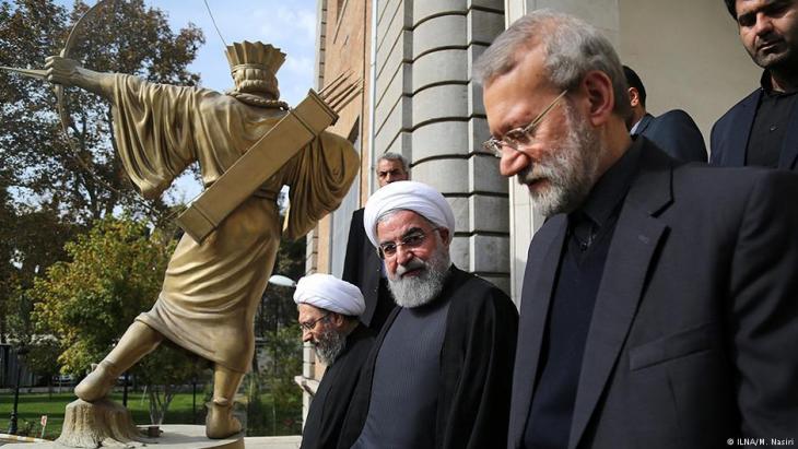 Iran′s Chief of Justice Sadegh Larijani (right) next to President Hassan Rouhani (photo: ILNA)