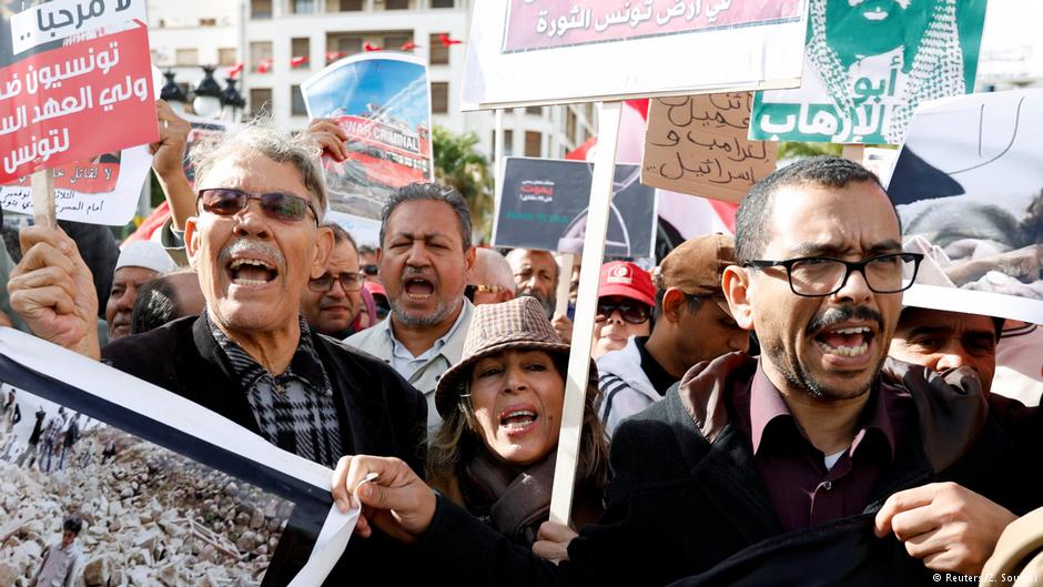 احتجاجات ضد زيارة محمد بن سلمان إلى تونس.  Foto: Reuters