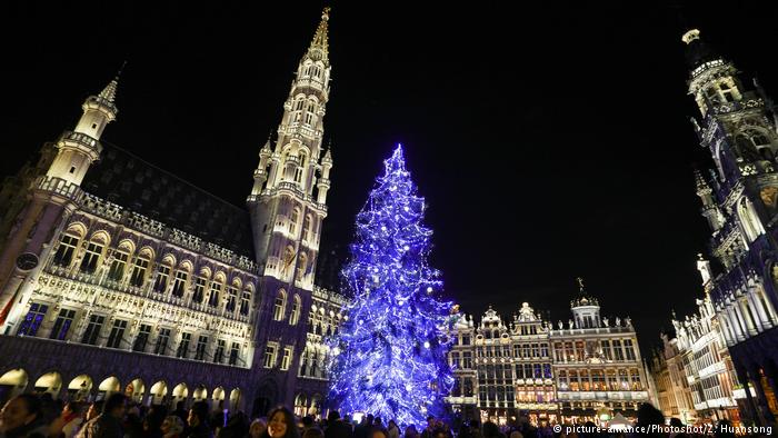 هكذا تتلألأ المدن والعواصم الأوروبية في أعياد الميلاد إبرازاً للهوية المسيحية