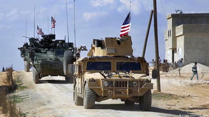U.S. troops patrol Manbij in the north of Syria (photo: picture-alliance/AP)