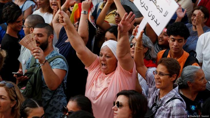 Demonstration for inheritance law equality in Tunis (photo: Reuters/Z. Souissi)
