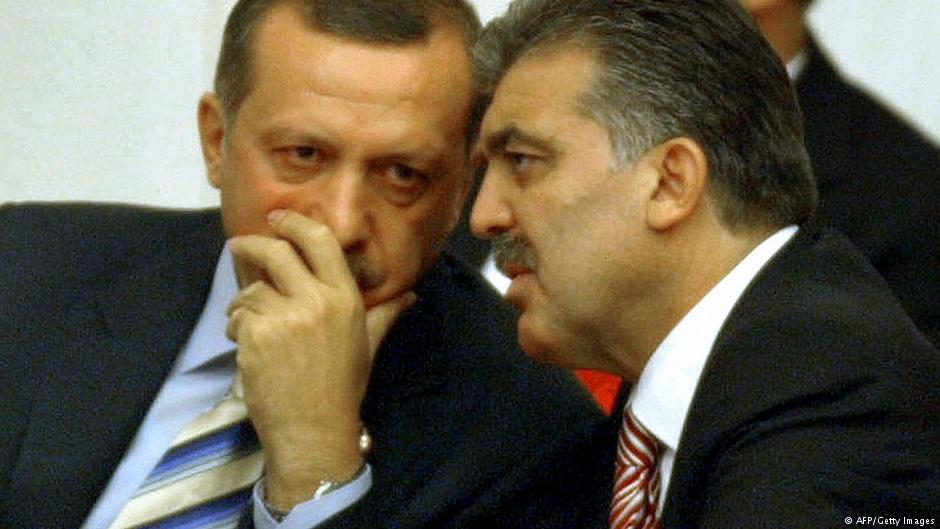 الرئيس التركي السابق عبد الله غول والرئيس التركي الحالي رجب طيب إردوغان.