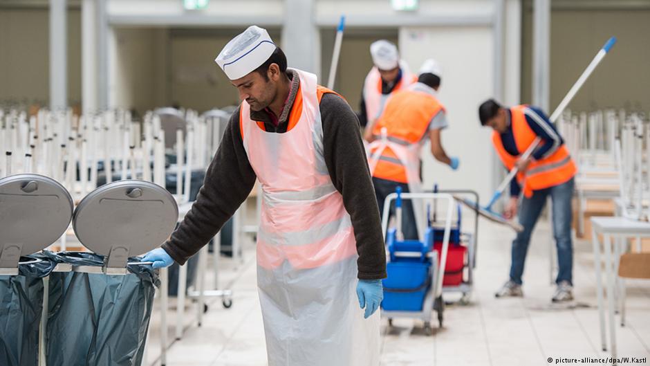 سوق عمل اللاجئين في برلين - البدء بوظائف متدنية متاحة...خطوة أولى لدخول حياة ألمانيا المهنية 