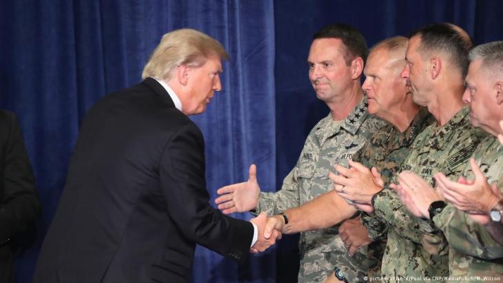 U.S. President Trump visits high-ranking members of the U.S. military in Fort Meyer, Arlington (photo: picture-alliance)