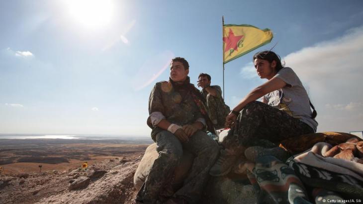 Kurdish YPG fighters at an outpost near Ain al-Arab, Syria (photo: Getty Images/A. Sik)