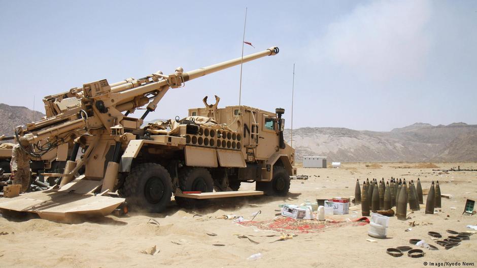 Saudis fire shells toward Yemen Saudi Arabiaʹs border guard force fires shells toward Yemen, targeting the Shia Houthi militants, on 3 June 2015, from Najran, southern Saudi Arabia (Imago/Kyodo News)