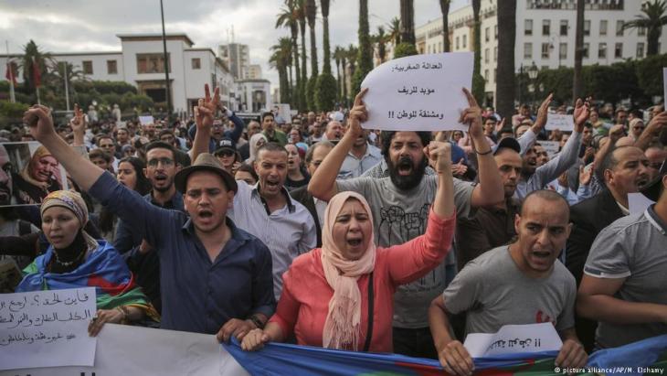 Morocco – protesting the convictions of the Rif activists (photo: picture-alliance/AP)