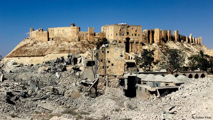 Many buildings around the Aleppo citadel have already been destroyed; this photo dates from 2014 (photo: Sultan Kitas)