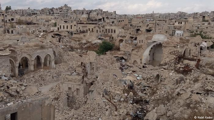 The Ibshir Mustafa Pasha complex (left) and the Bahramiyya Hammam (right) in Aleppo (photo: Nabil Kasbo)