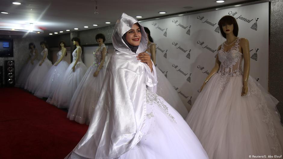 High school student Hana Abu El-Roos tries on a dress as she prepares for her wedding, in a store in Gaza City, November 26, 2018 (photo: Reuters/Samar Abo Elouf) 