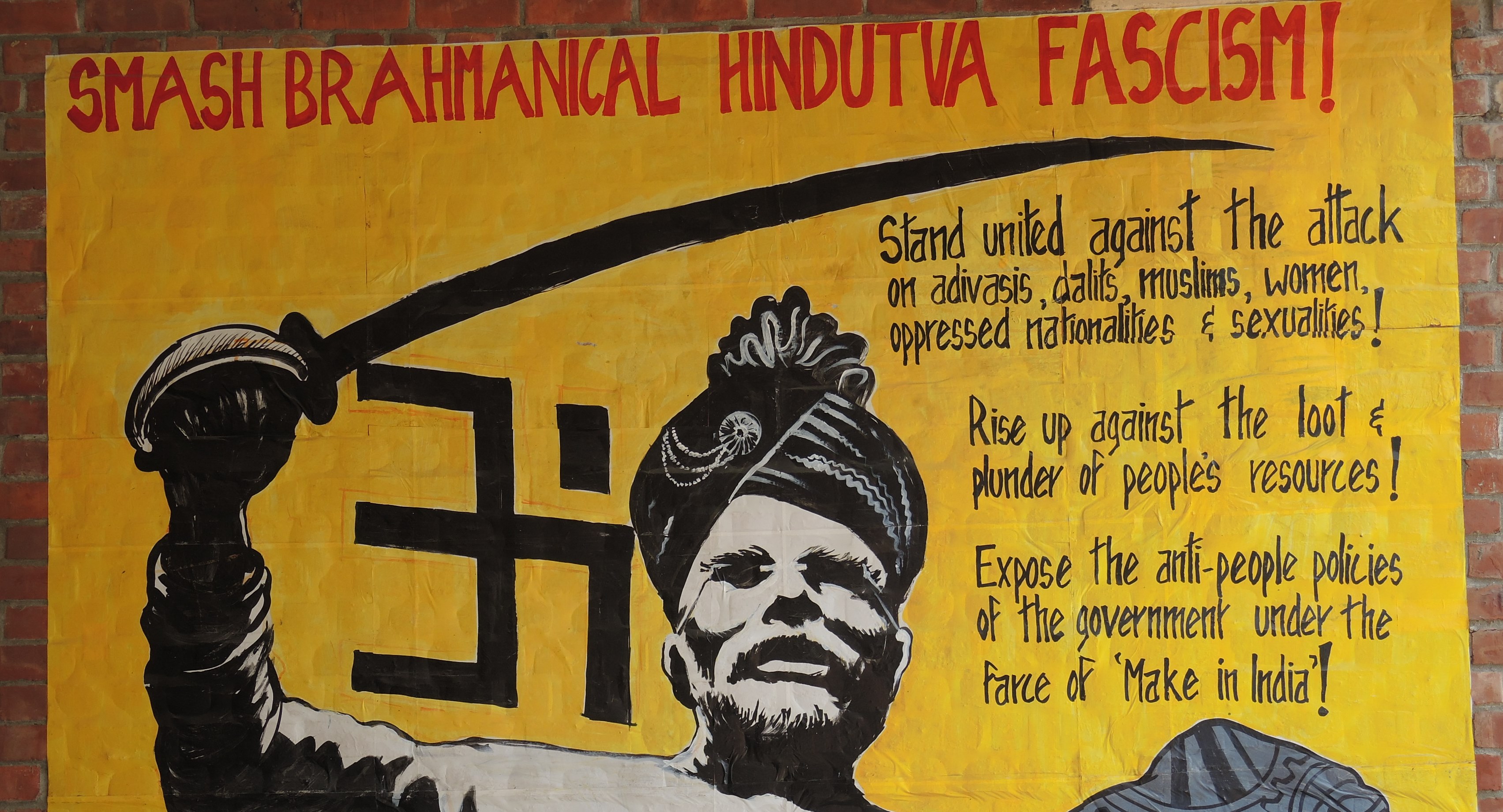 Wandmalerei an der Jawaharlal Nehru Universität in Neu Delhi: Narendra Modi vor Hakenkreuz auf Totenköpfen; Foto: Dominik Müller