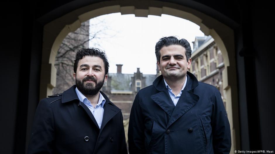 Leaders of migrant party “Denk”: Tunahan Kuzu (right) and Selcuk Ozturk pose at the Binnenhof in The Hague, on 23 February 2017 (photo: Getty Images/AFP/B. Maat)