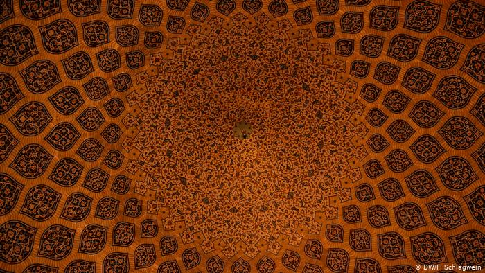 Inner wall of the dome of the Sheikh Lotfollah mosque in Isfahan, Iran (photo: DW/F. Schlagwein)